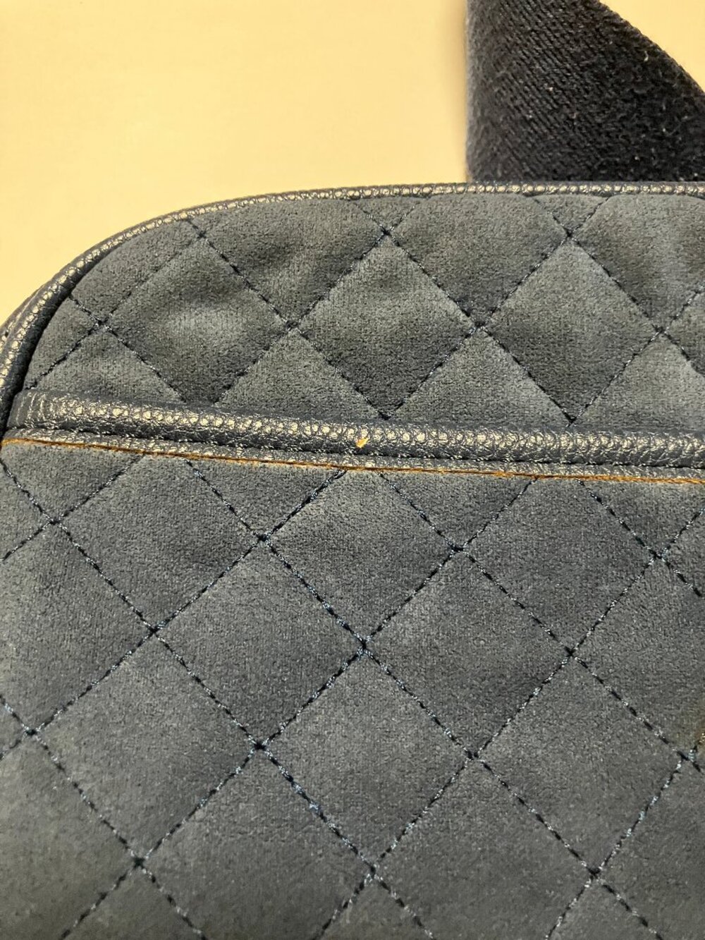 Shiraleah "Hale" Quilted Camera Crossbody Bag, Navy Blue Vegan Faux Suede - Picture 7 of 8